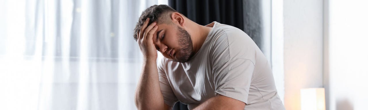 Mulher em conversa com o médico