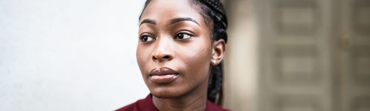 Mulher em conversa com o médico