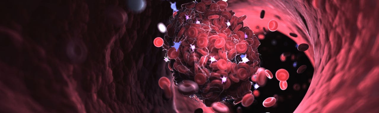 Mulher em conversa com o médico