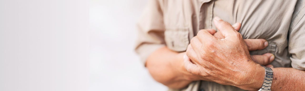 Mulher em conversa com o médico