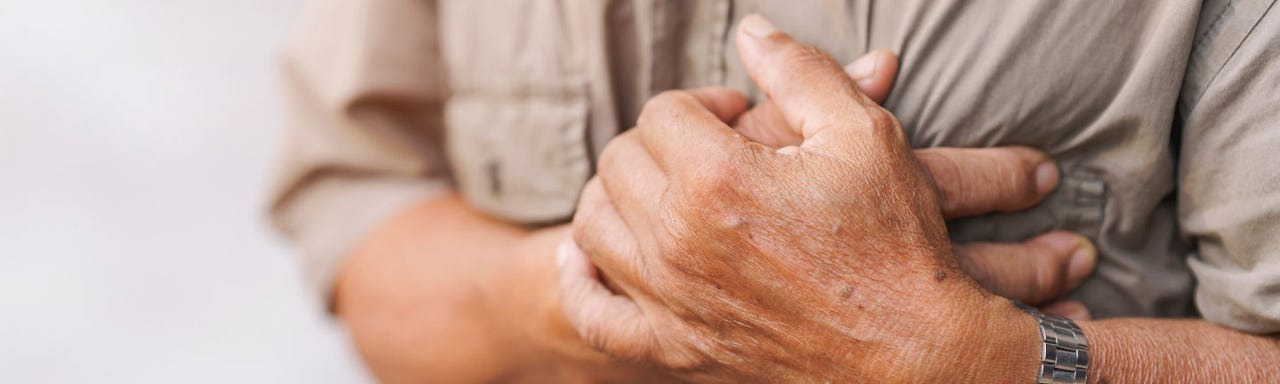 Mulher em conversa com o médico